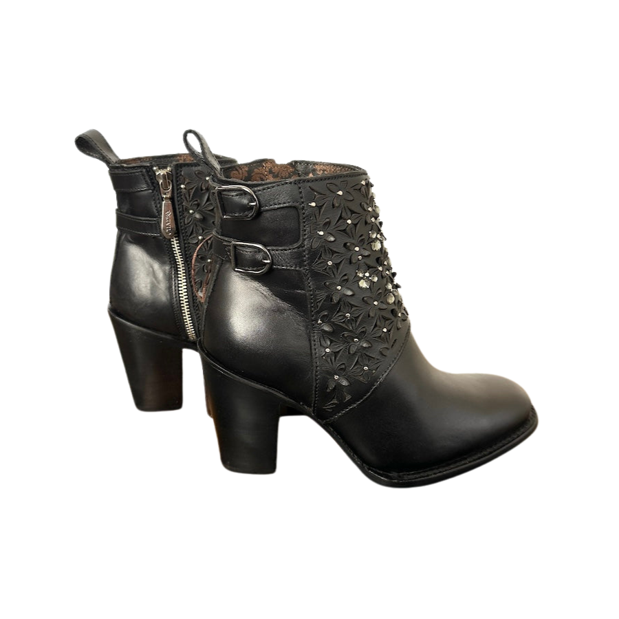 Cuadra Wmns Black Laser & Crystals Round Toe Boots 3W02RS