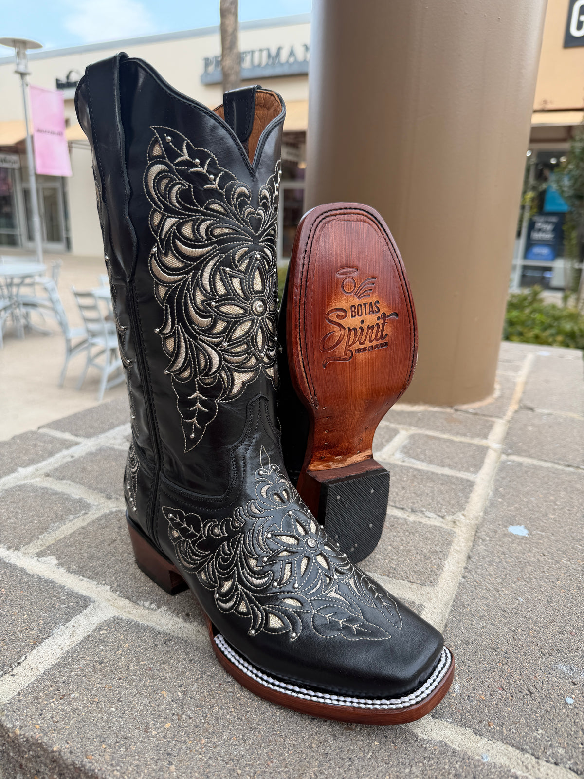 5 Ranch Women's Black Craquelada Leather Boots