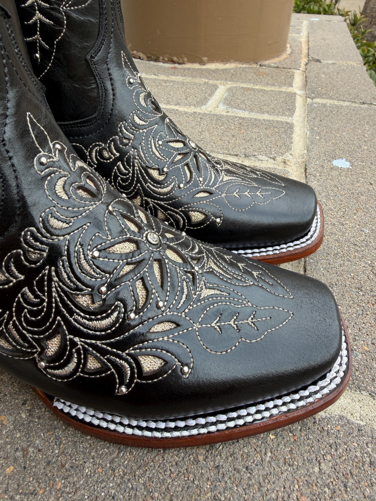 5 Ranch Women's Black Craquelada Leather Boots
