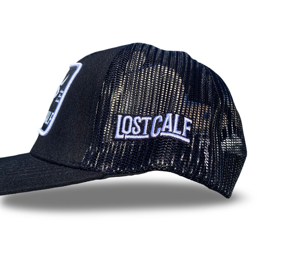 LOST CALF | PLATE WHITE / BLACK CURVE SNAPBACK