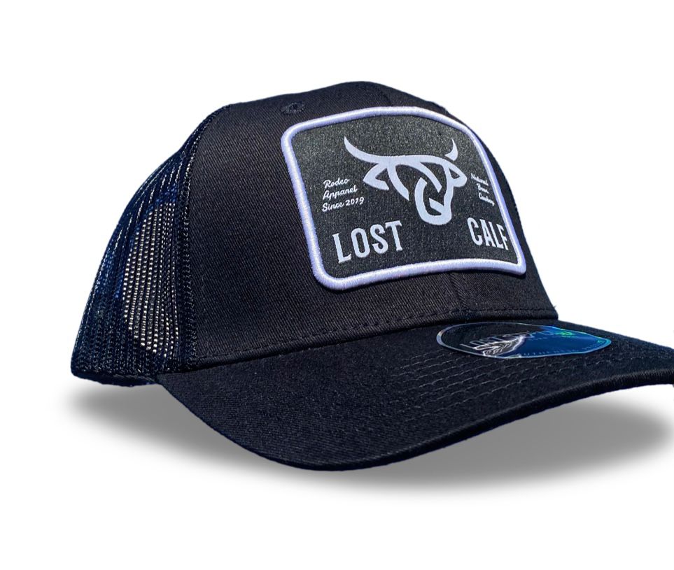 LOST CALF | PLATE WHITE / BLACK CURVE SNAPBACK