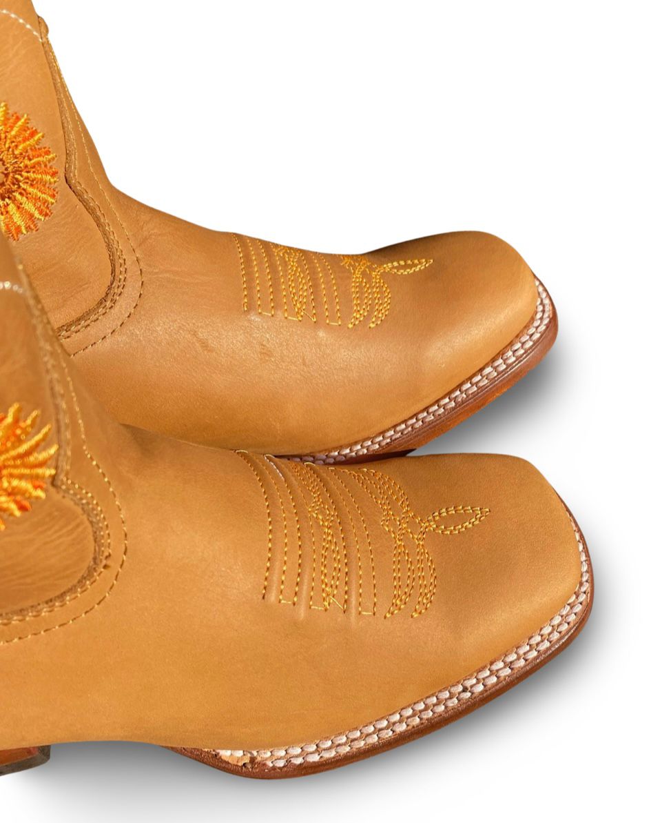 Los Compadres | Women's 288 Crazy Tan Girasoles Bulldog Boot